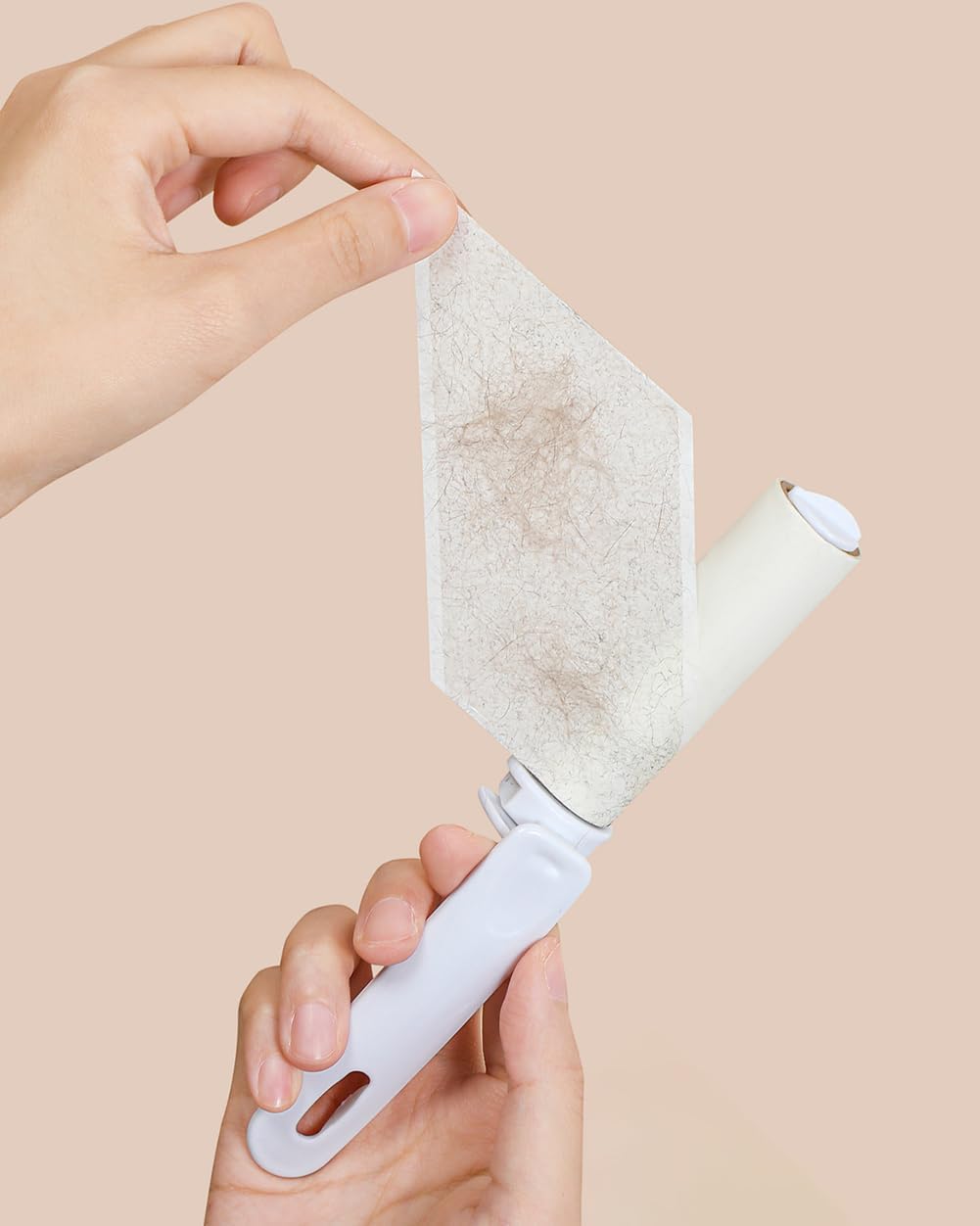 Mini Travel Lint Roller with Cover and 4 Refills Total 150 Sticky Sheets Compact Lint Roller for Purse Pocket Travel Essentials for Clothes Cute Pet Hair Pickup Roller (Pink)