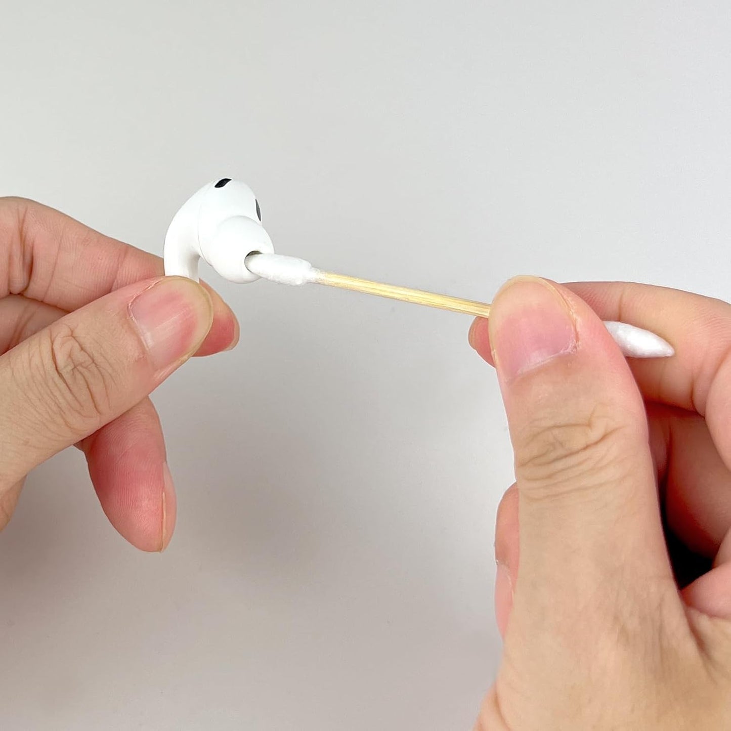 eyxformula 800 Count Pointed Cotton Swabs - Double Precision Tip Cotton Swabs for Flawless Eye & Lip Makeup, Nails, Detailing - Lint-Free Pointy Makeup Swab with Sturdy Bamboo Sticks in Storage Case