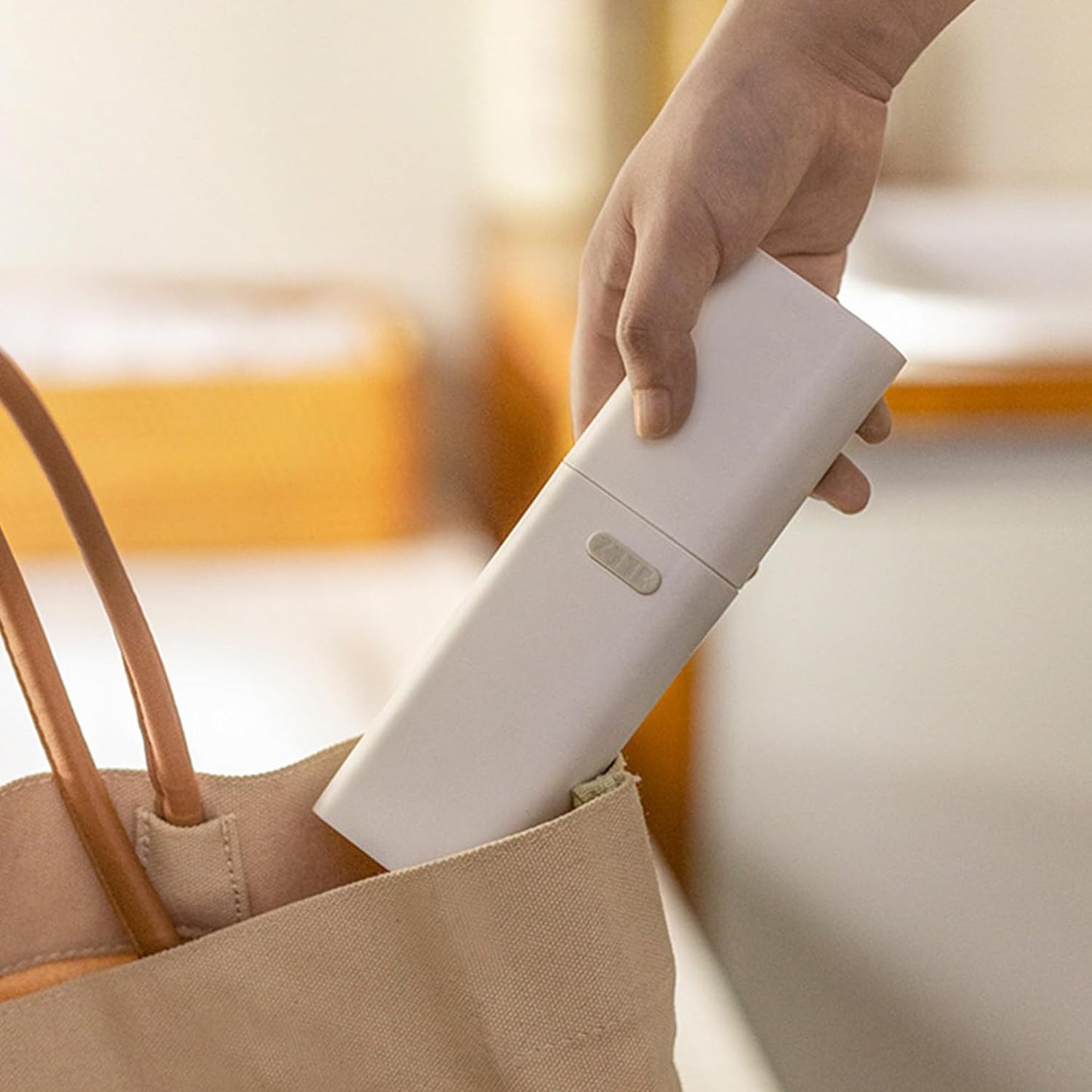 Compact Small White Travel Toothbrush Holder Case with Ventilation Hole, Portable Travel Toothbrush Cup with Cover, Storage Container for School Camping Business Trip Bathroom