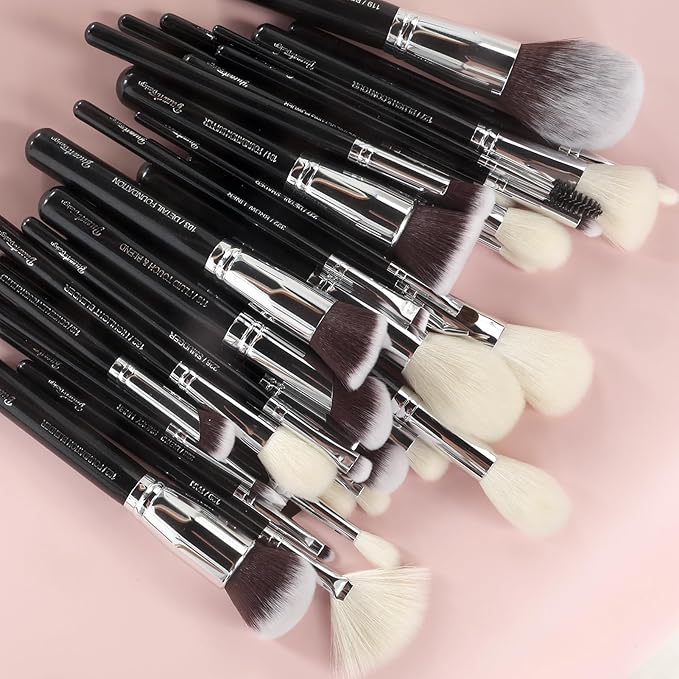 Pro makeup Artist Brushes Set 32Pcs Luxury Goat Hair Horse hair Makeup Brush Set eye and face brushes for every possibility By Bueart Design