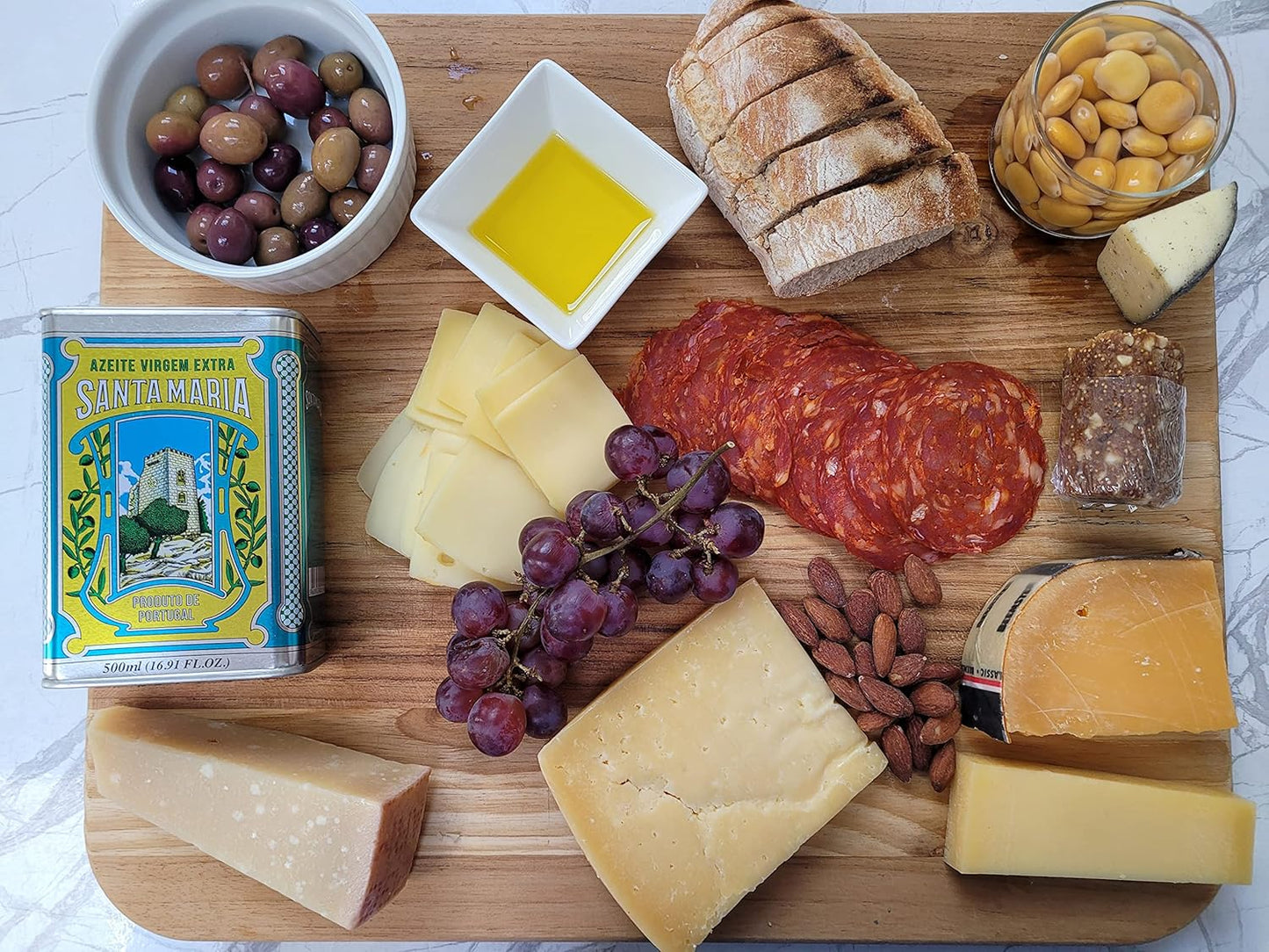 Extra Virgin Olive Oil - Santa Maria Portuguese Vintage Metal Tin - 200ml. This is a brand with almost 100 Years. (5)